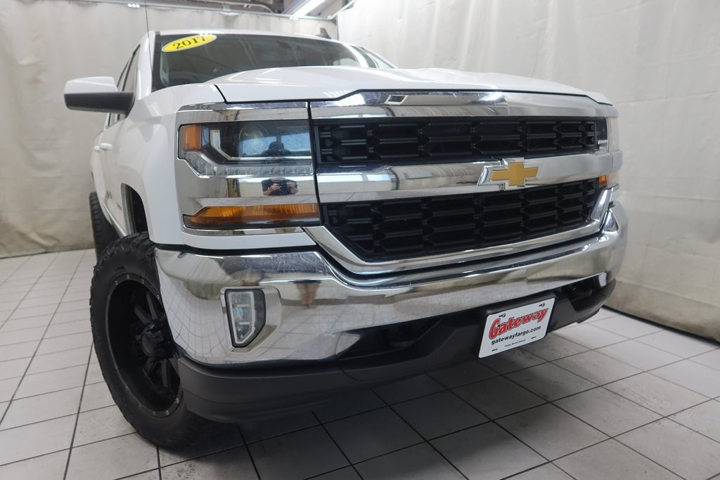 Used 2017 Chevrolet Silverado 1500 LT with VIN 3GCUKREC3HG377450 for sale in Fargo, ND