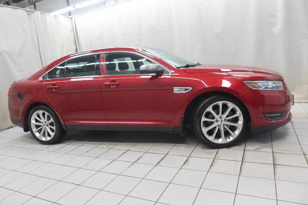 2017 Ford Taurus Limited's photo