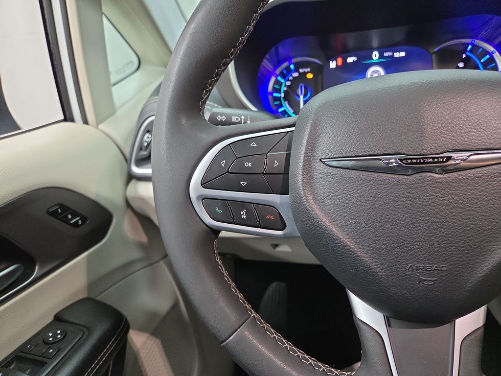 2023 Chrysler Pacifica Hybrid Touring L - Photo 19