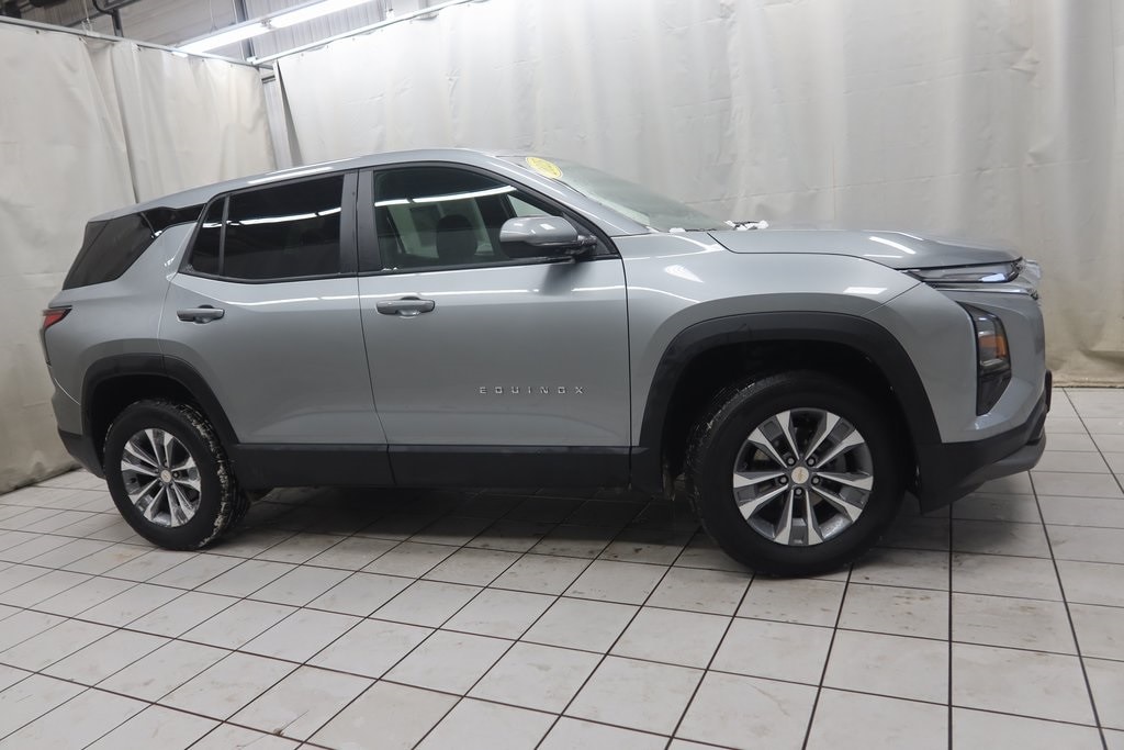 2025 Chevrolet Equinox LT's photo