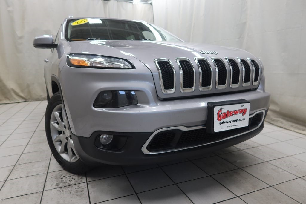 Used 2018 Jeep Cherokee Limited with VIN 1C4PJMDB5JD567734 for sale in Fargo, ND