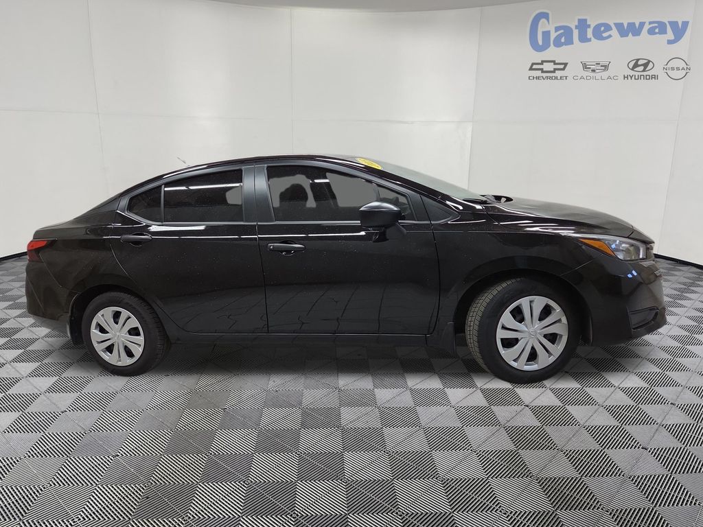2025 Nissan Versa 1.6 S CVT's photo