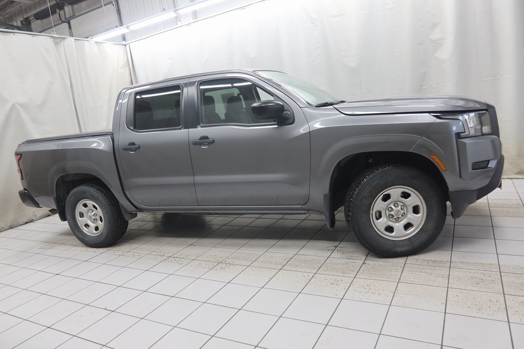 2022 Nissan Frontier S's photo