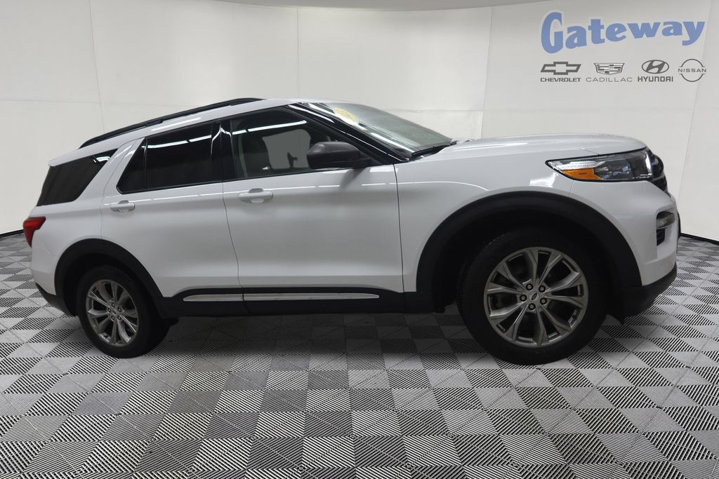 2023 Ford Explorer XLT 4WD's photo