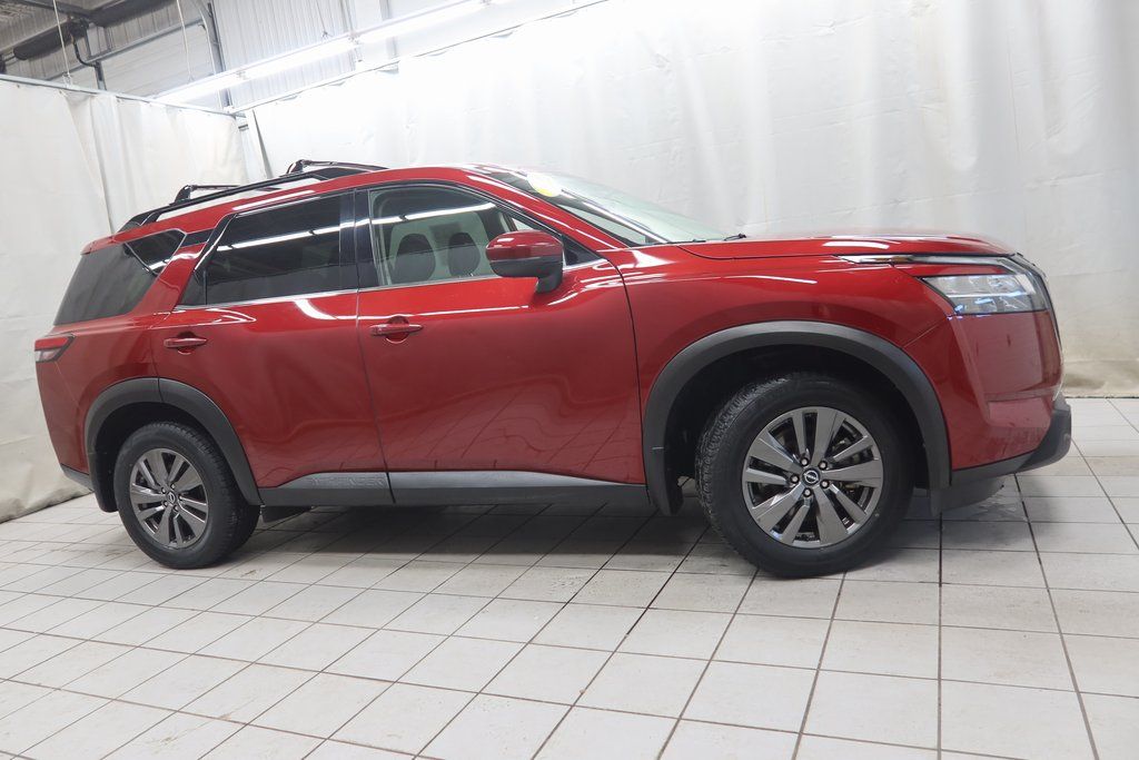 2022 Nissan Pathfinder SV