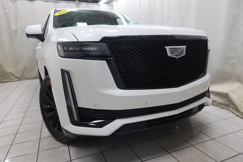 Used 2022 Cadillac Escalade ESV Sport Platinum with VIN 1GYS4RKL2NR261572 for sale in Fargo, ND