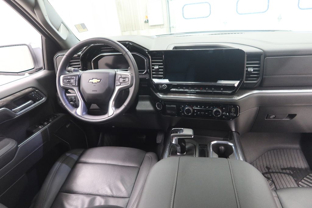 2025 Chevrolet Silverado 1500 LTZ - Photo 13