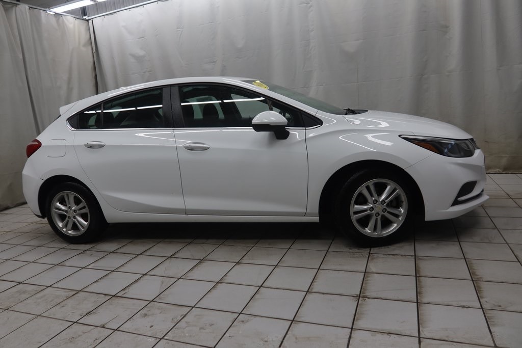 2017 Chevrolet Cruze LT's photo