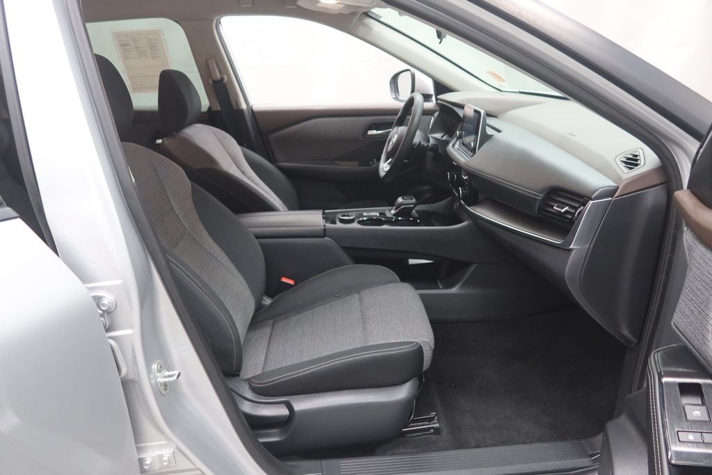 2022 Nissan Rogue SV - Photo 12