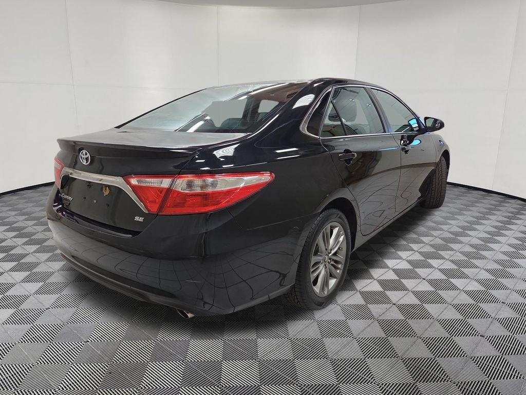 Used 2017 Toyota Camry SE Sedan