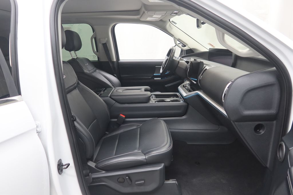 2025 Ford Expedition Platinum - Photo 14