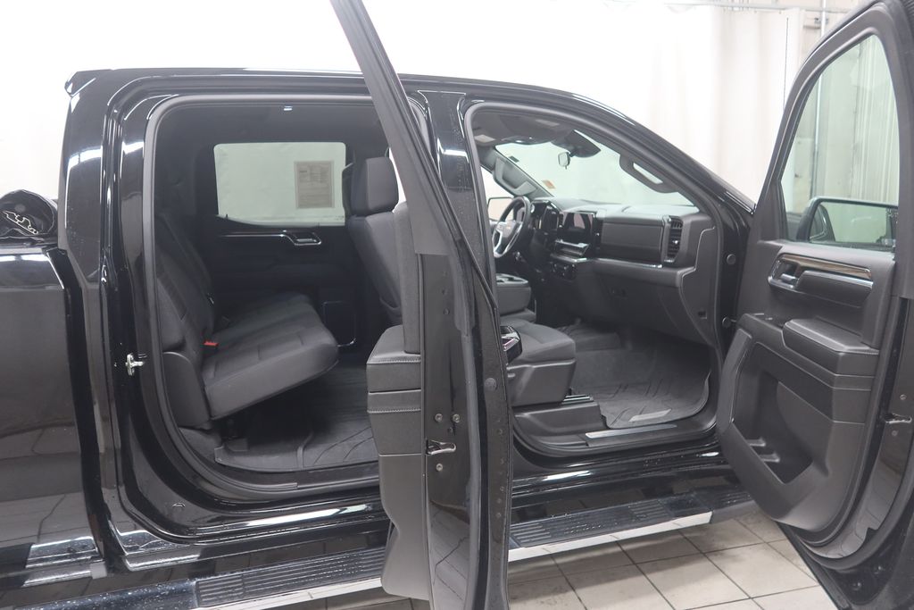 2024 Chevrolet Silverado 1500 LT - Photo 11