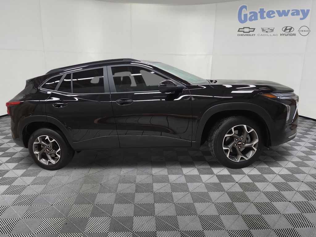 2025 Chevrolet Trax LT's photo