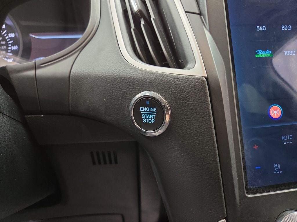 2022 Ford Edge SEL - Photo 17