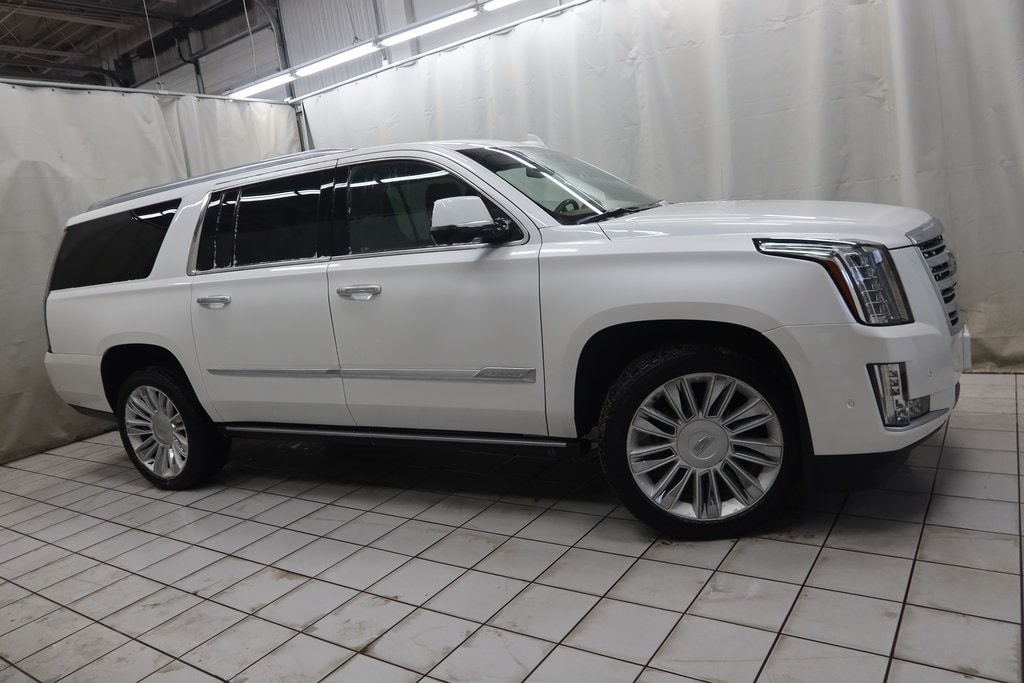 2017 Cadillac Escalade ESV Platinum's photo