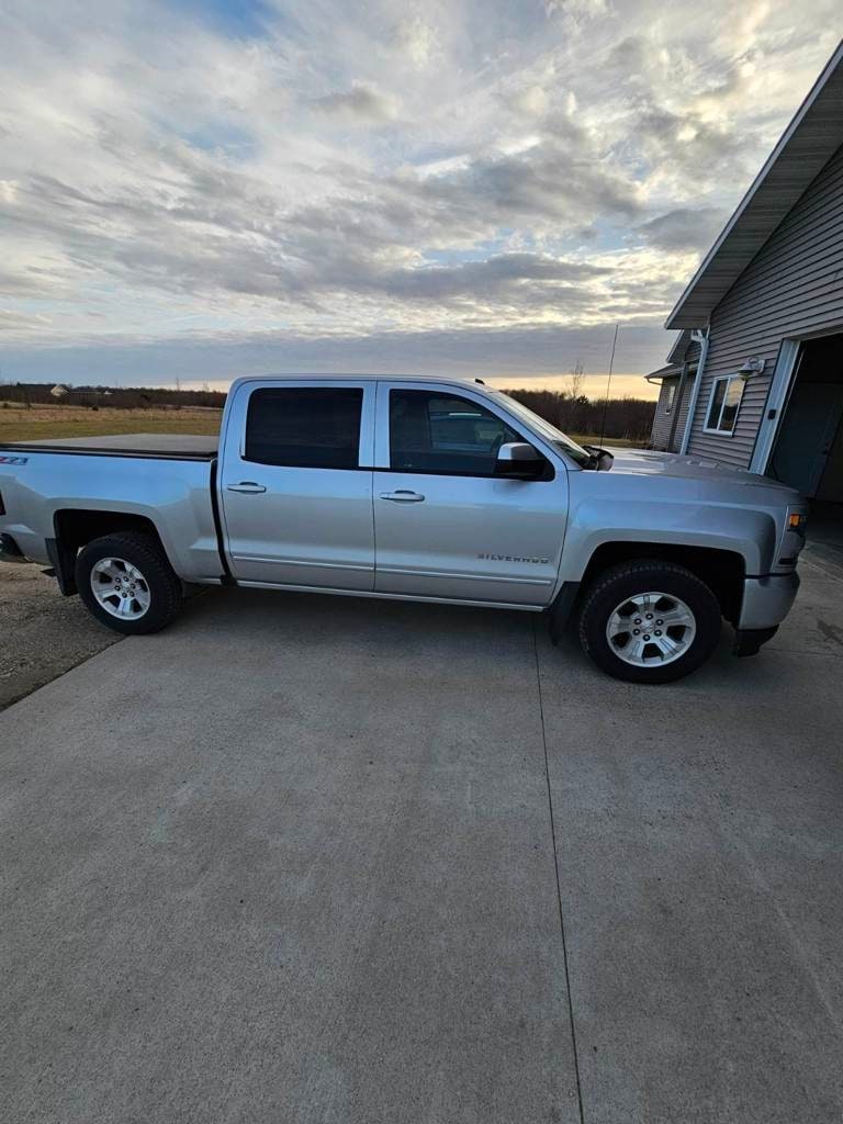2017 Chevrolet Silverado 1500 LT's photo