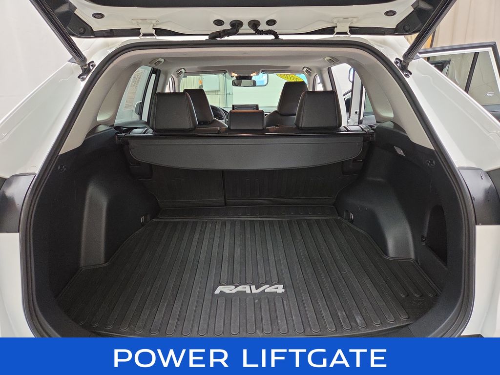 2020 Toyota RAV4 XLE Premium - Photo 9