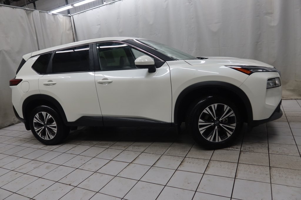 2023 Nissan Rogue SV's photo