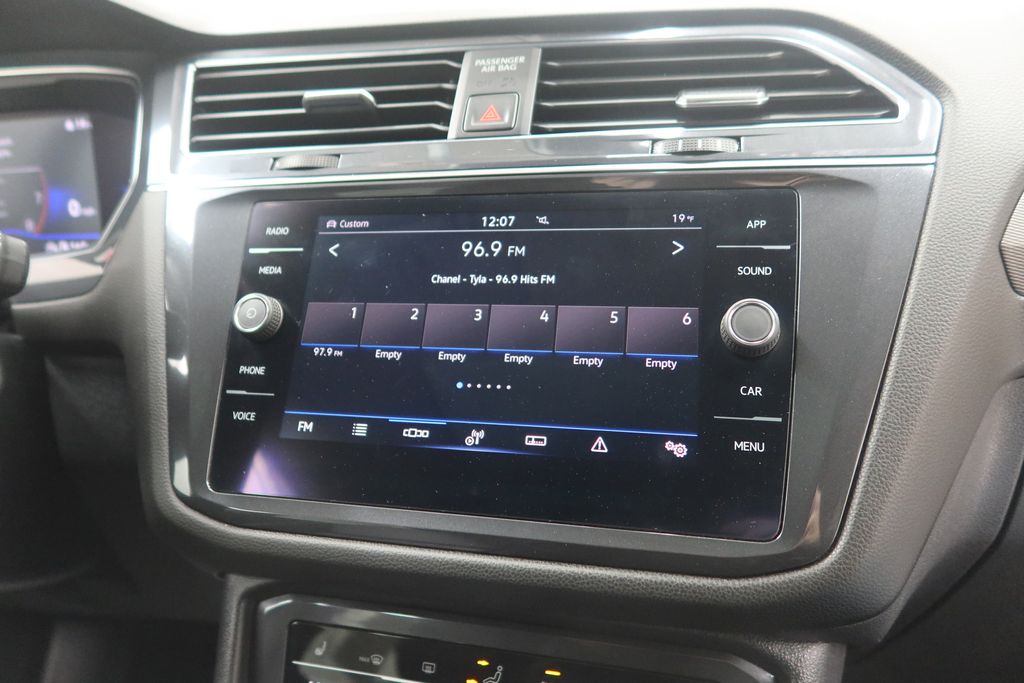 2022 Volkswagen Tiguan SE - Photo 15