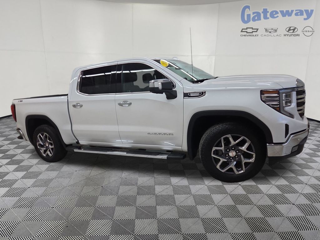 2022 GMC Sierra 4WD Crew Cab Short Box SLT's photo