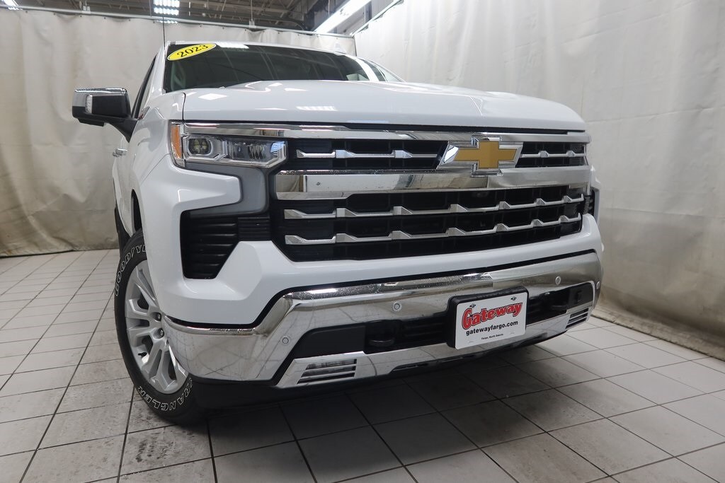 2023 Chevrolet Silverado 1500 LTZ photo 2
