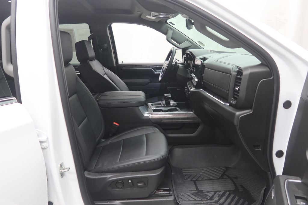 2025 Chevrolet Silverado 1500 LTZ - Photo 12