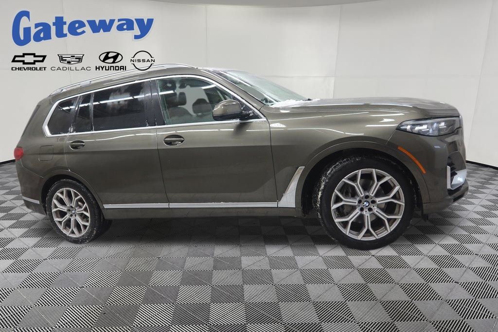2021 BMW X7 xDrive40i's photo