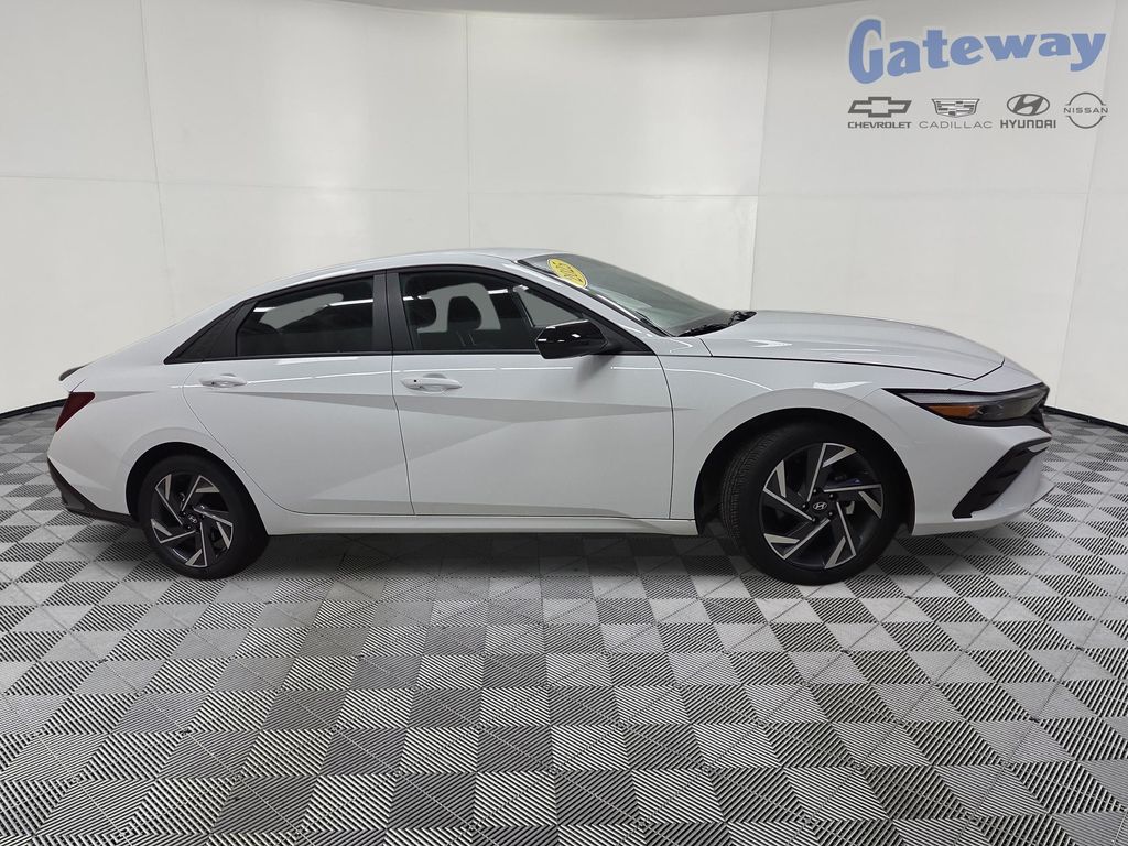 2025 Hyundai Elantra 2.0 SEL Sport IVT's photo
