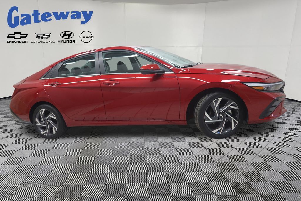 2025 Hyundai Elantra 2.0 Limited IVT's photo