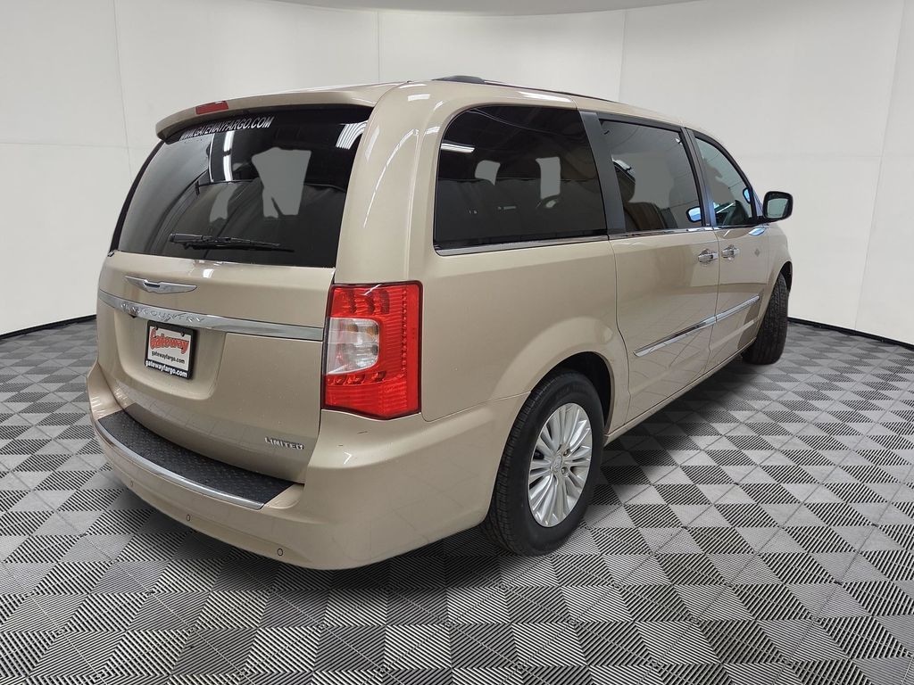Used 2014 Chrysler Town & Country Limited Van