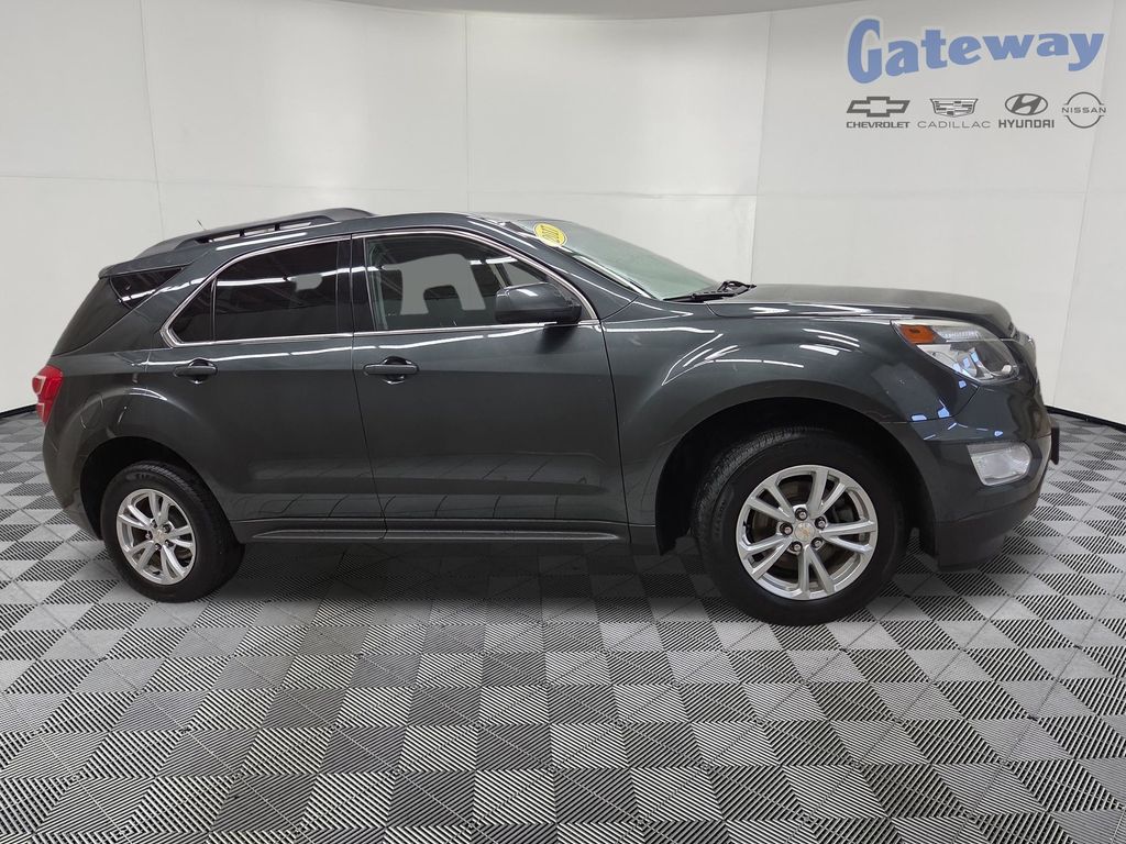 2017 Chevrolet Equinox LT's photo