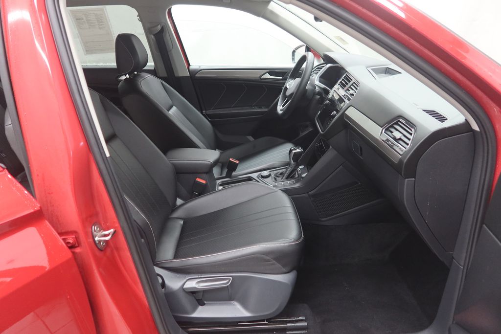 2022 Volkswagen Tiguan SE - Photo 12