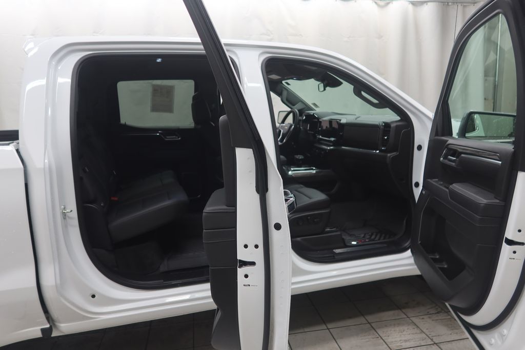 2025 Chevrolet Silverado 1500 LTZ - Photo 9