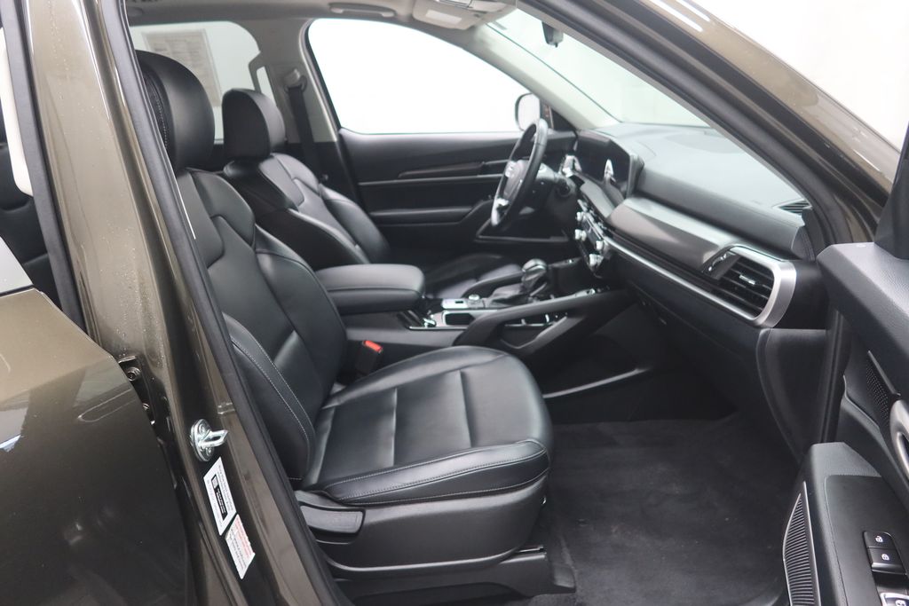 2025 Kia Telluride S - Photo 13