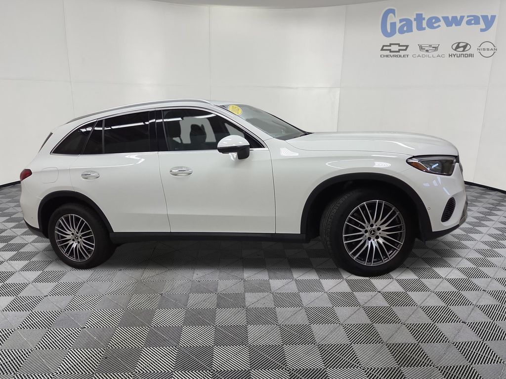 2025 Mercedes-Benz GLC