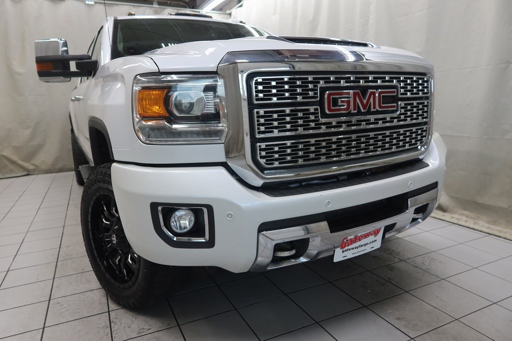 Used 2018 GMC Sierra 2500 Denali HD Denali with VIN 1GT12UEY8JF196806 for sale in Fargo, ND