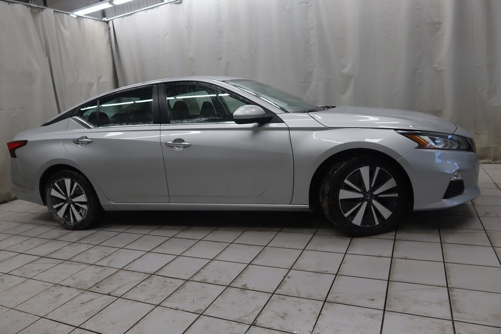 Used 2022 Nissan Altima 2.5 SV Sedan