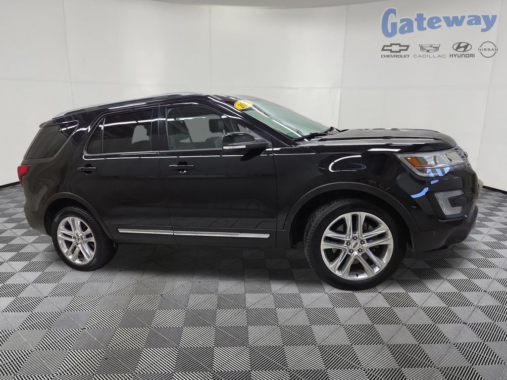 2017 Ford Explorer XLT 4WD's photo