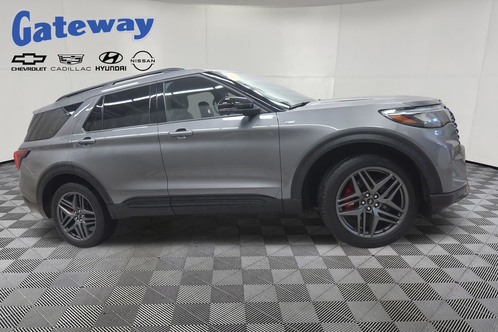 2025 Ford Explorer ST-LINE 4WD (PL535)'s photo