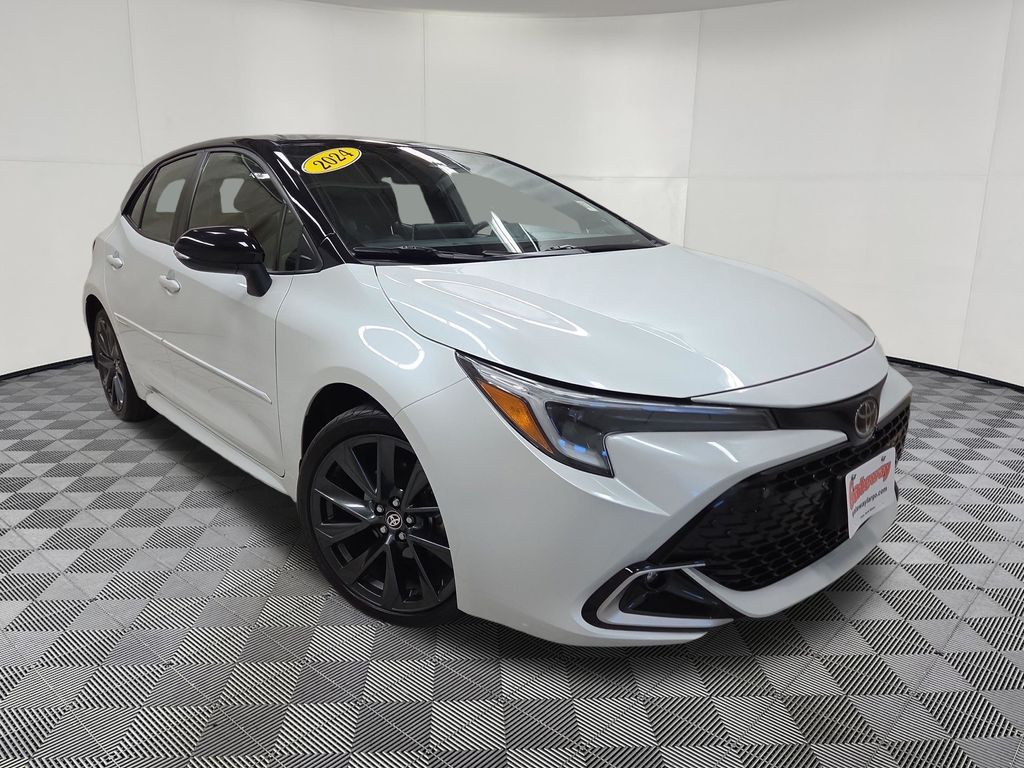 2024 Toyota Corolla Hatchback XSE - Photo 3