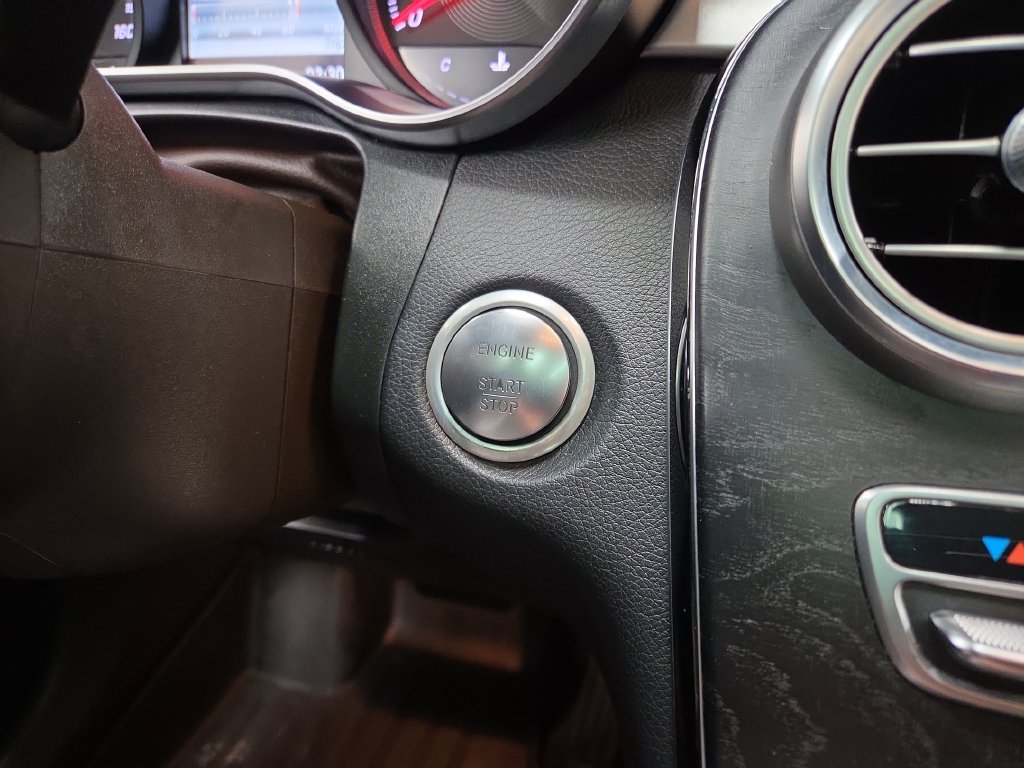2018 Mercedes-Benz GLC GLC300 - Photo 18