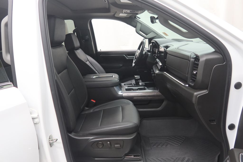 2022 Chevrolet Silverado 1500 LTZ - Photo 12