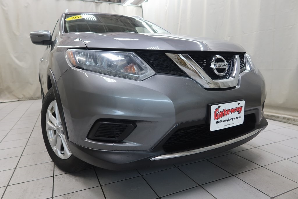 Used 2016 Nissan Rogue SV with VIN KNMAT2MV5GP693503 for sale in Fargo, ND