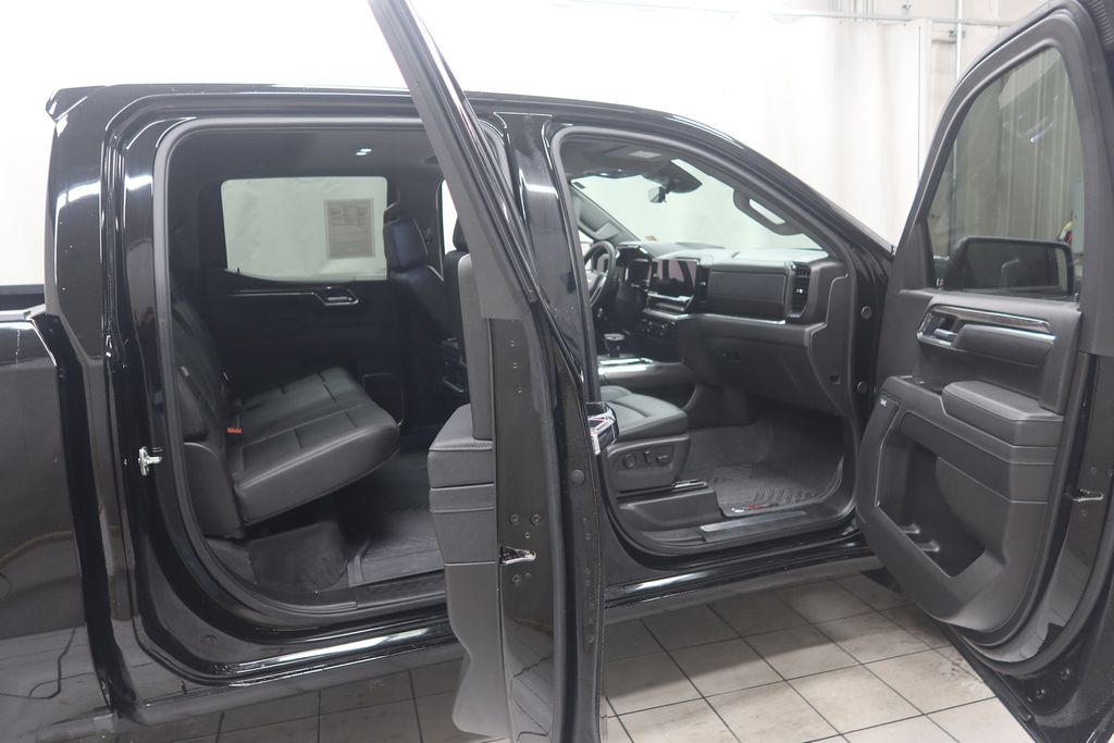 2025 Chevrolet Silverado 1500 LTZ - Photo 11