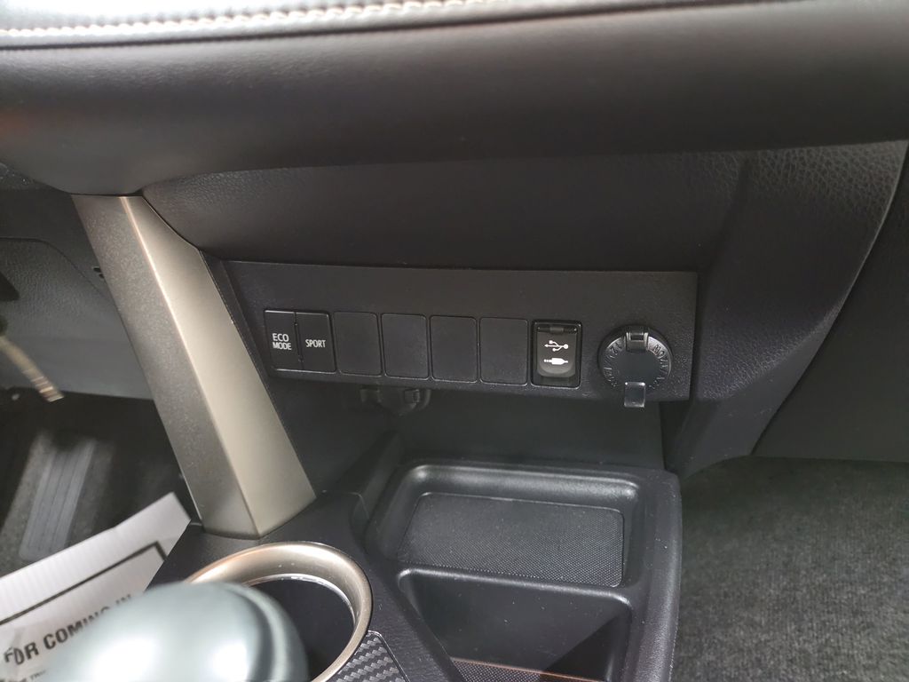 2015 Toyota RAV4 XLE - Photo 17
