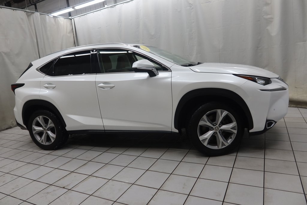 2017 Lexus NX 200t's photo