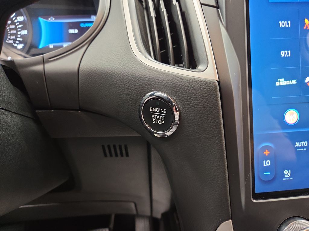 2023 Ford Edge SEL - Photo 16
