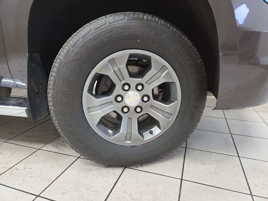 2016 Chevrolet Suburban LT - Photo 8