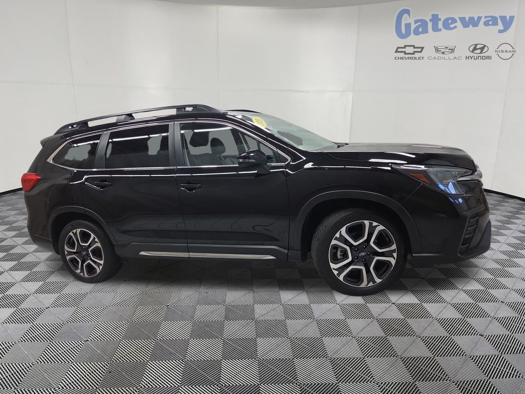 2023 Subaru Ascent Limited 7 Passenger's photo