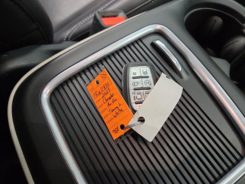 2023 Chrysler Pacifica Hybrid Touring L - Photo 23